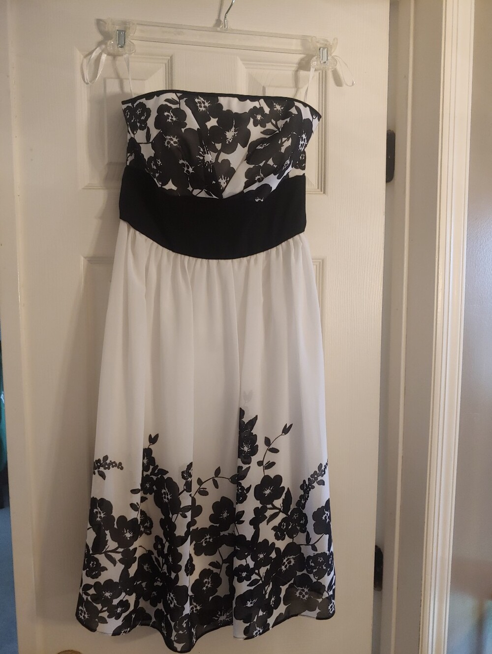 Dress - Picture 1 of 3
